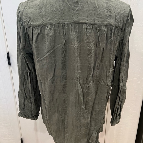 Old Navy rayon blouse Size Medium - Picture 3 of 7
